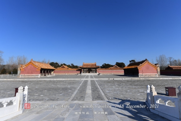 昌西陵是清西陵目前唯一对外开放的皇后陵，因位于昌陵西侧而得名,埋葬着嘉庆皇帝的孝和睿皇后。